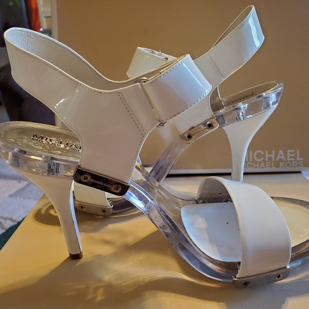 Michael Kors Lani heeled sandal 9M